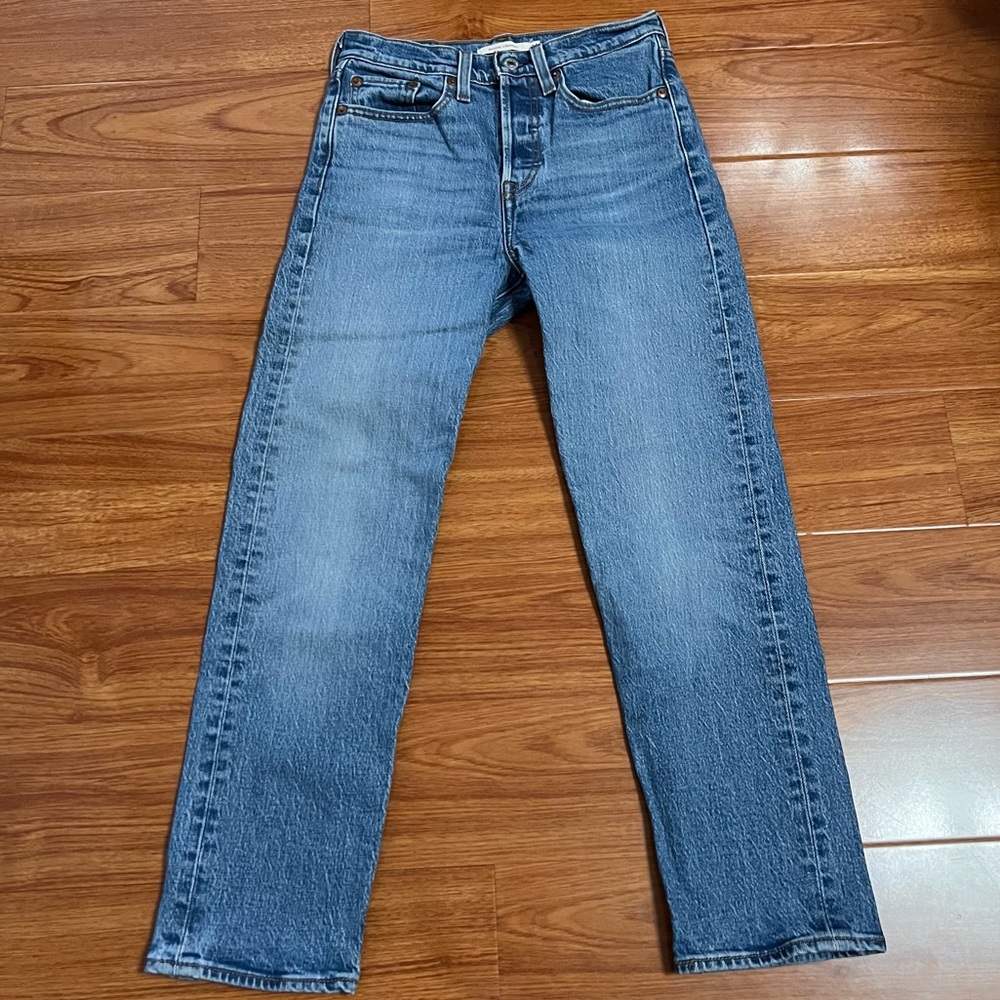 Levi’s Premium Denim Wedgie Straight Jeans Size 24 Button Fly Inseam 25 Inches